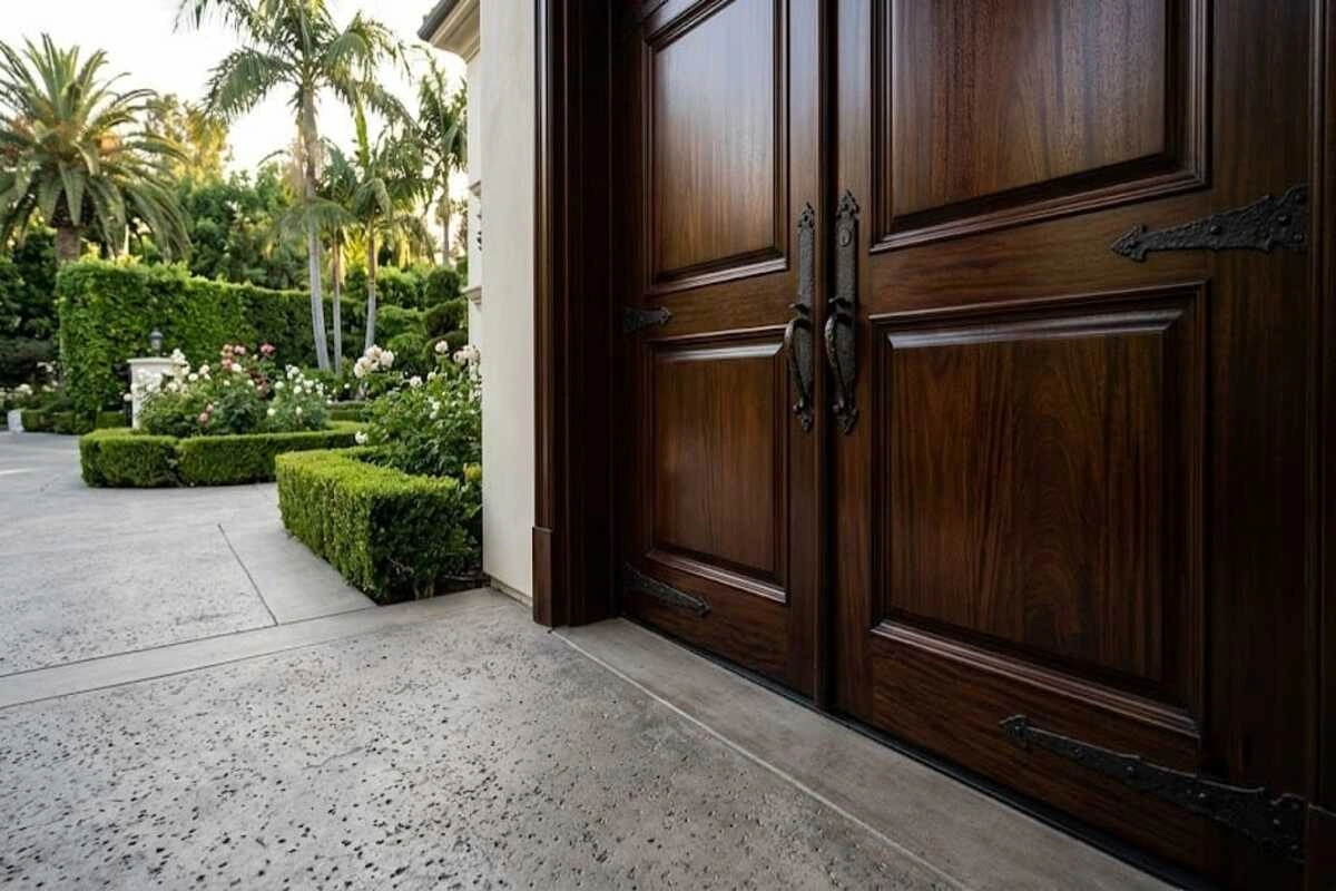 Door refinishing Tarzana